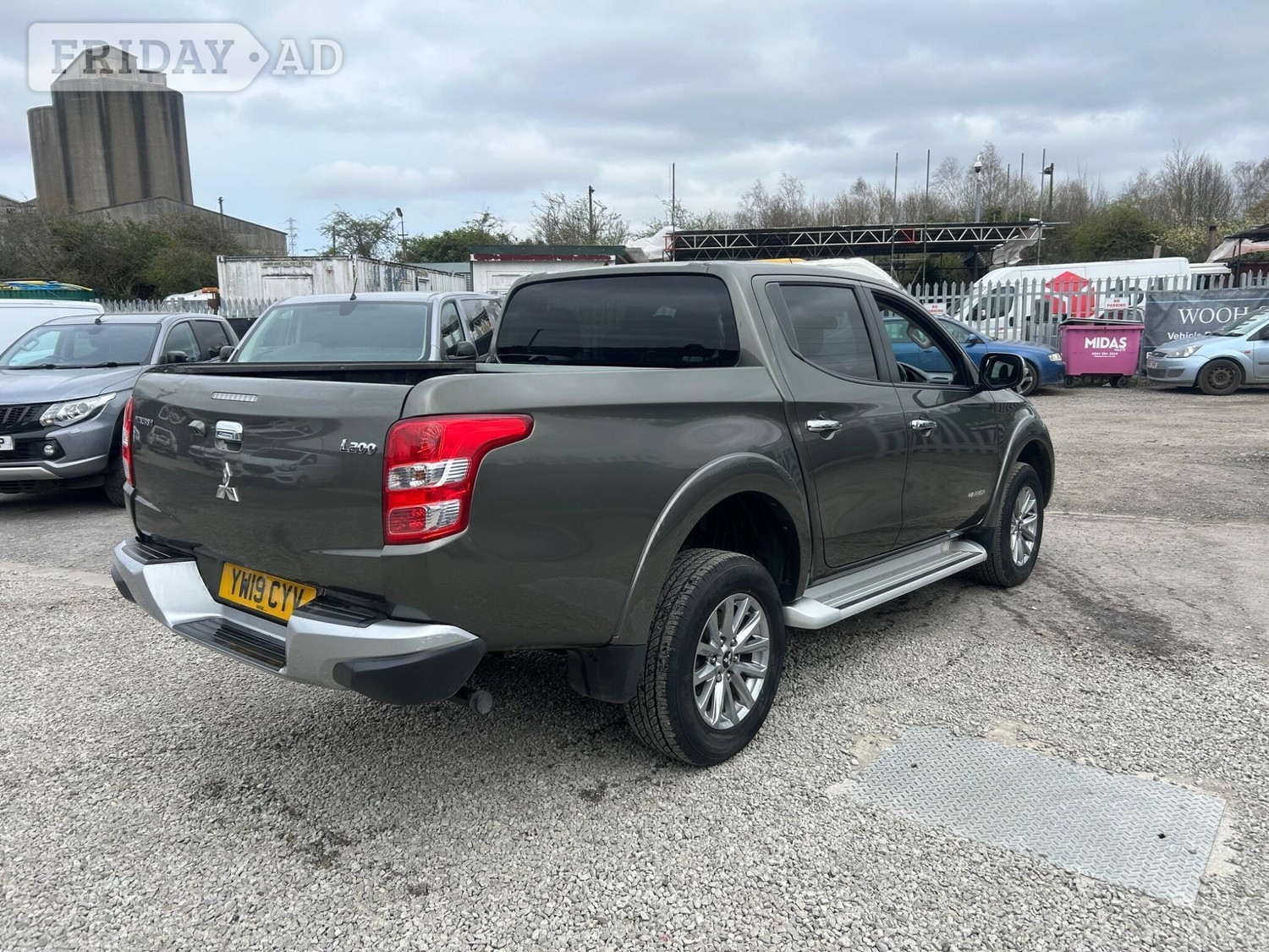 [ berth ]Mitsubishi L200