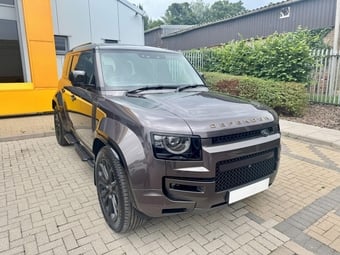 Land Rover Defender 110 2025