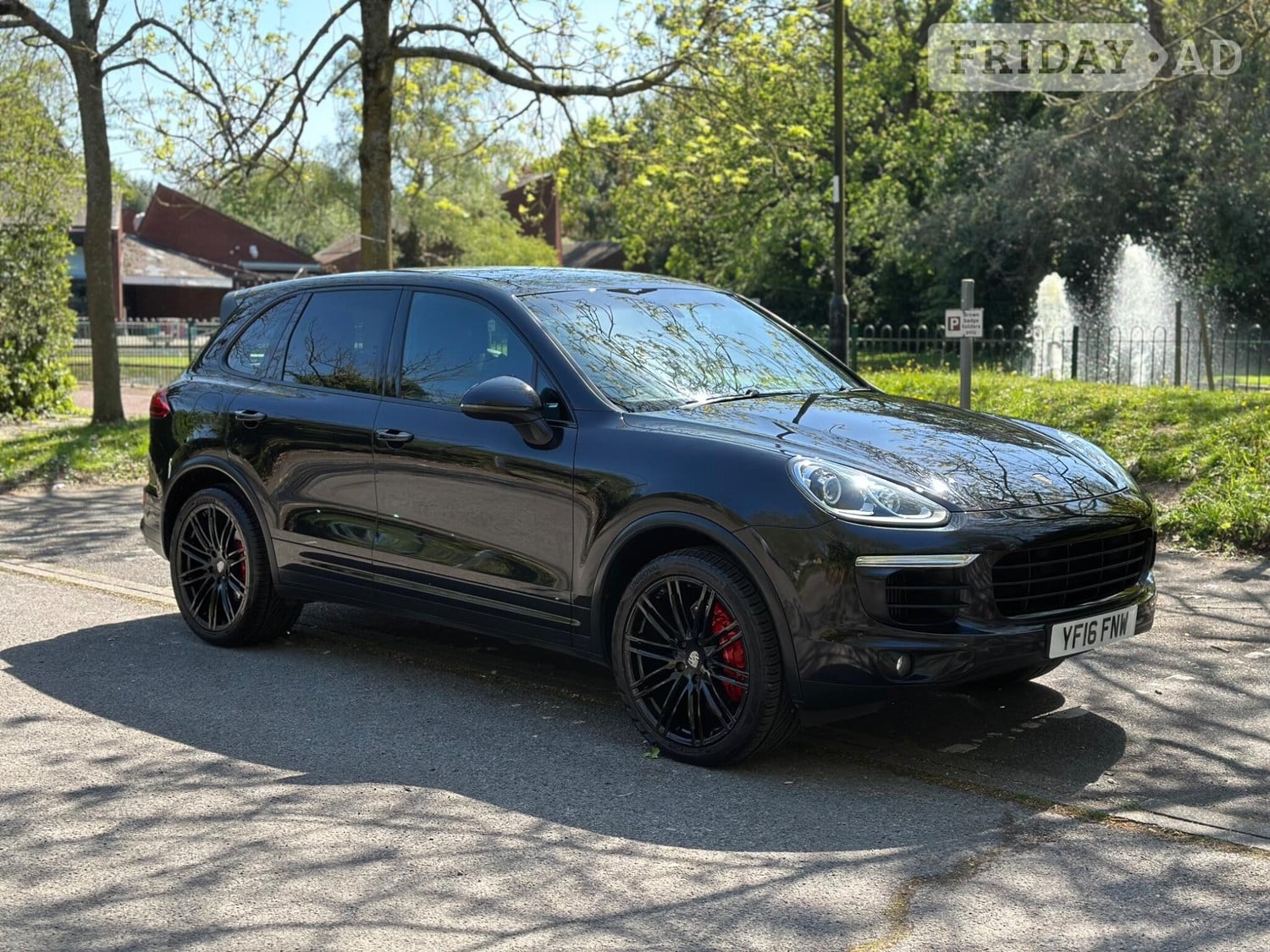 Porsche Cayenne 2016 in Uxbridge