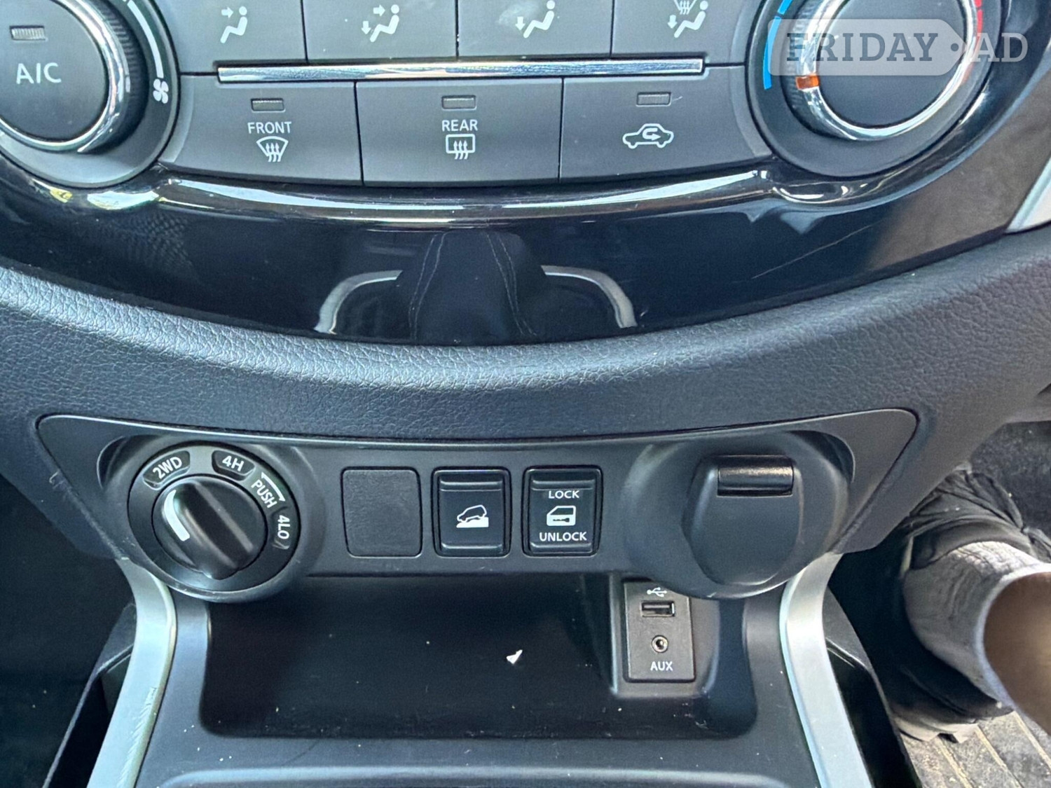 Nissan Navara 2021 - Vans & Commercial Vehicles in Sutton