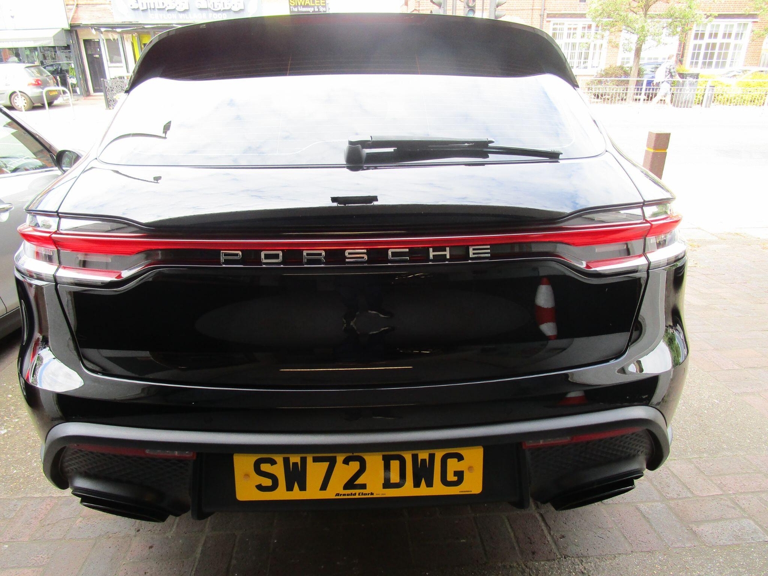 Porsche Macan 2023 - Cars