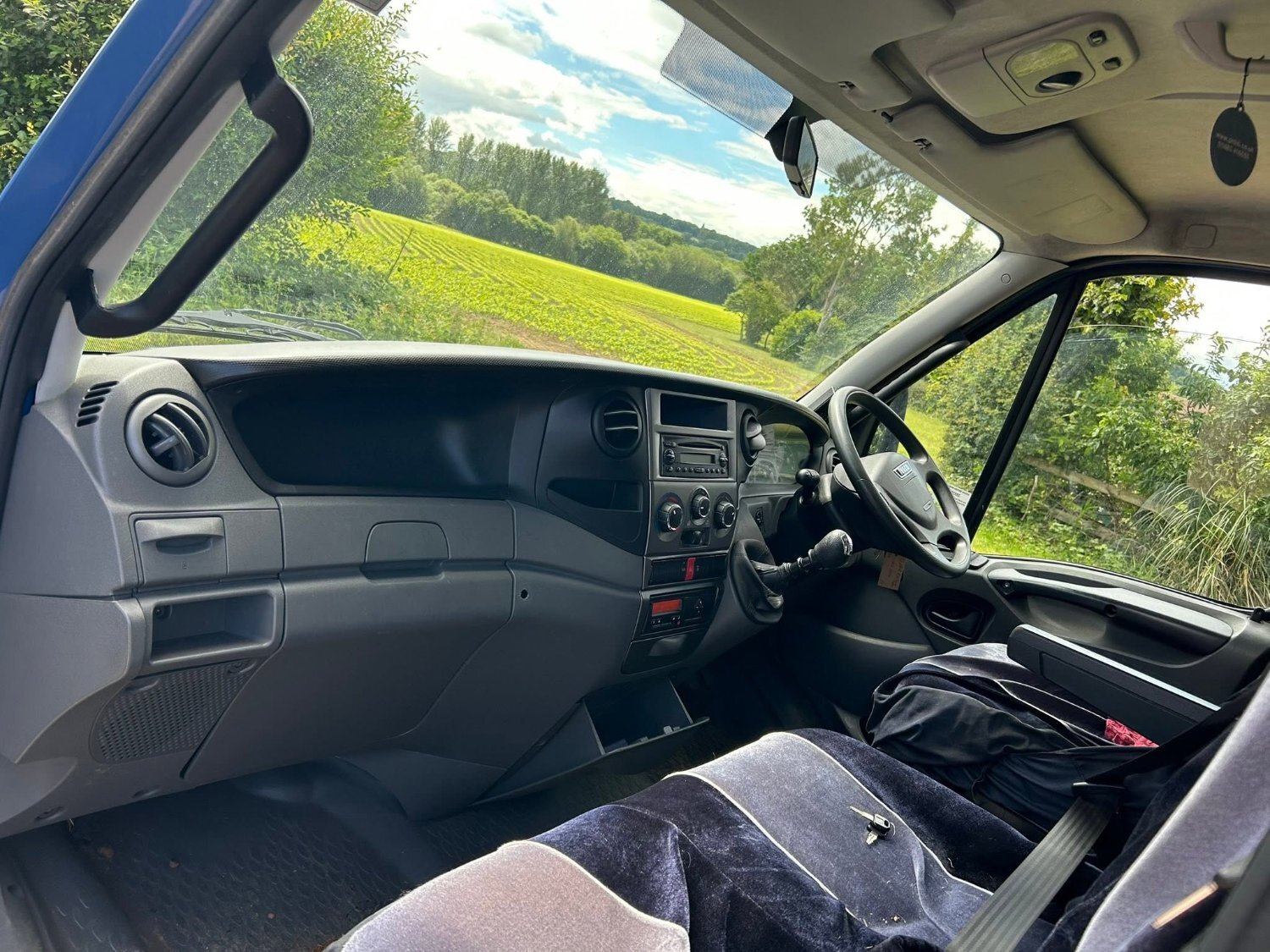Peper Harow Trophy Twin SWB Iveco Horsebox - Trailers & Horseboxes in Godalming