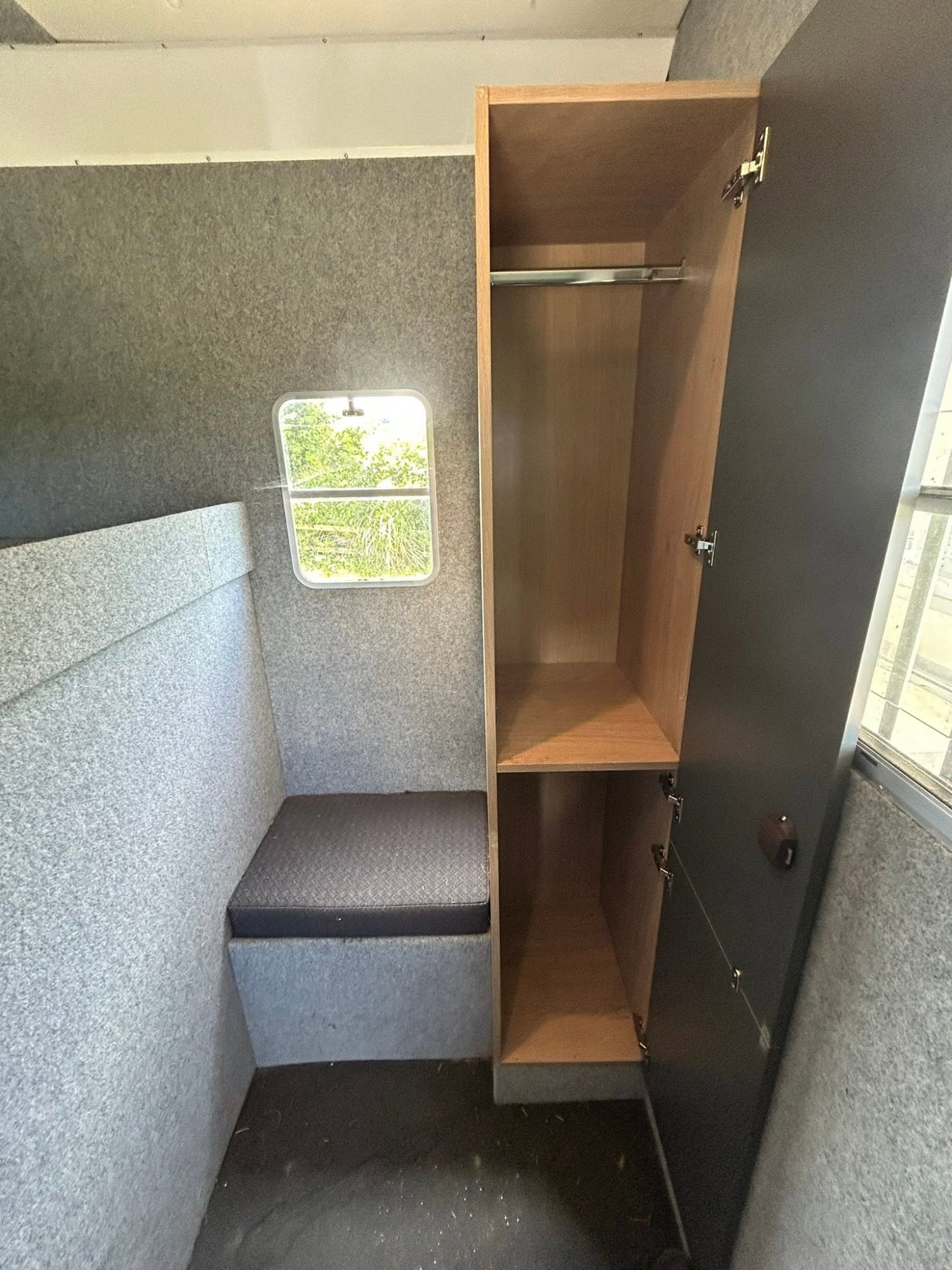 Peper Harow Trophy Twin SWB Iveco Horsebox - Trailers & Horseboxes