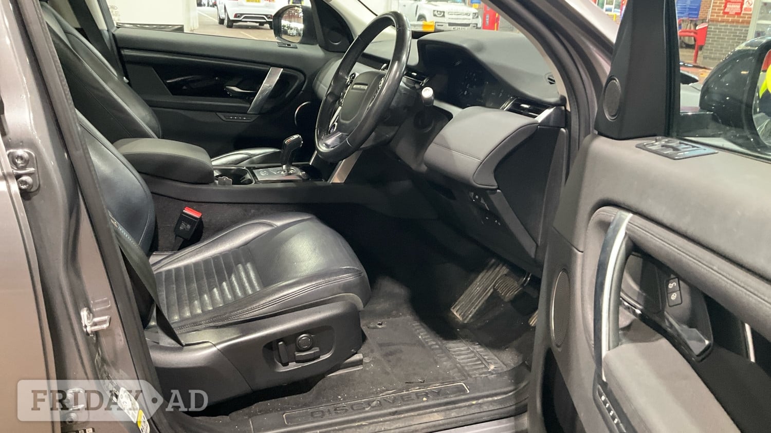 [ berth ]Land Rover Discovery Sport