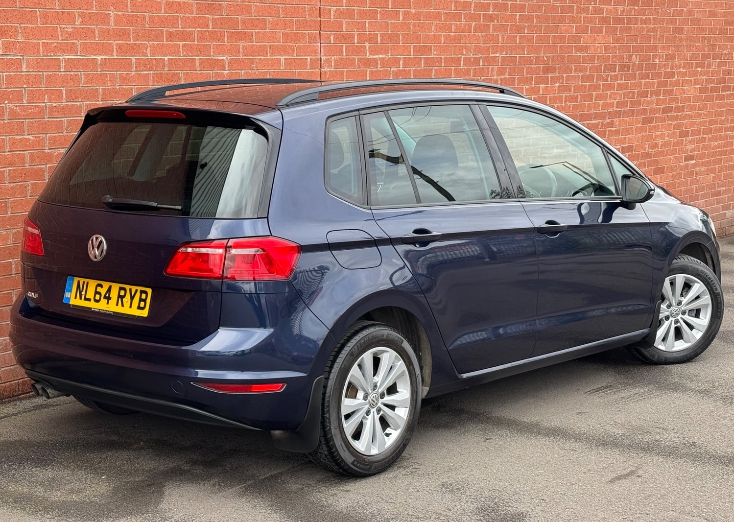 [ berth ]Volkswagen Golf SV