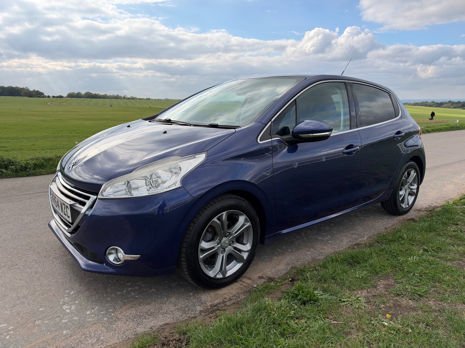 Peugeot 208 2015 - Cars in Epsom