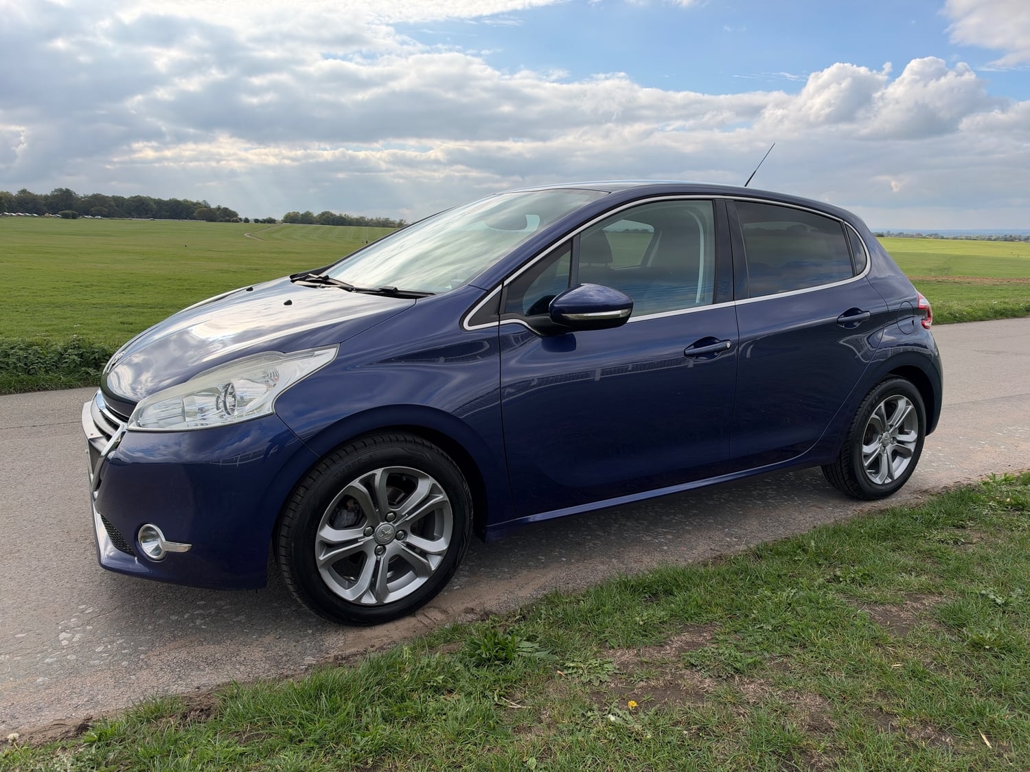 Peugeot 208 2015 - Cars