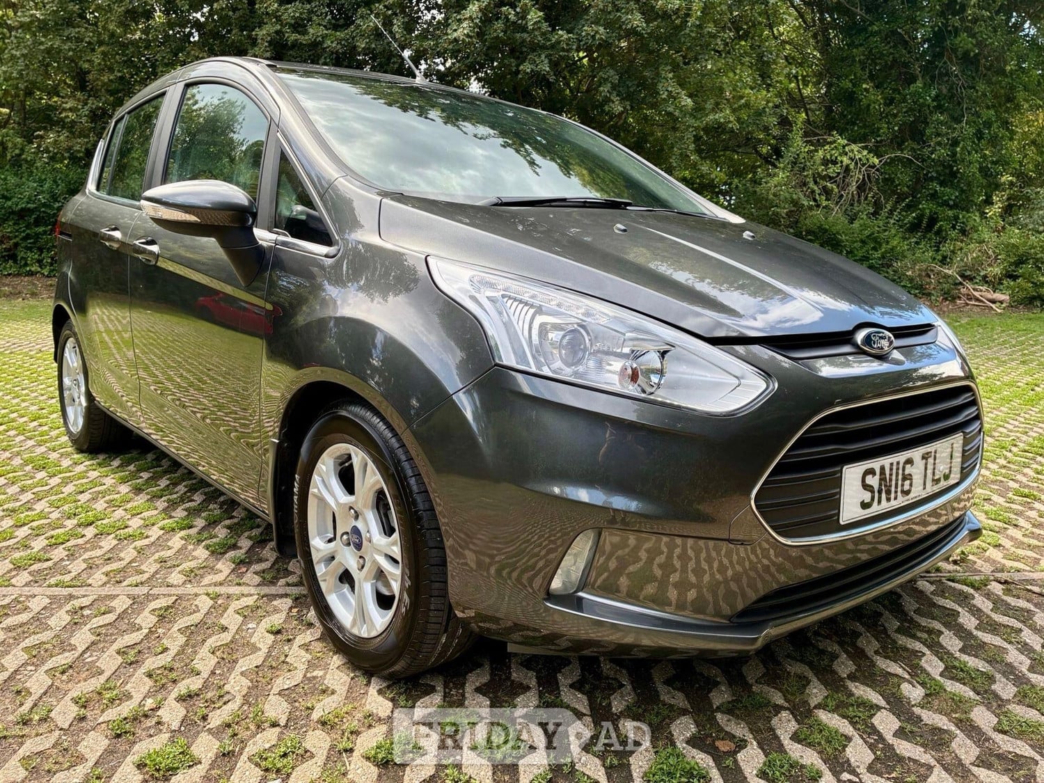 Ford B-MAX 2016 in Guildford