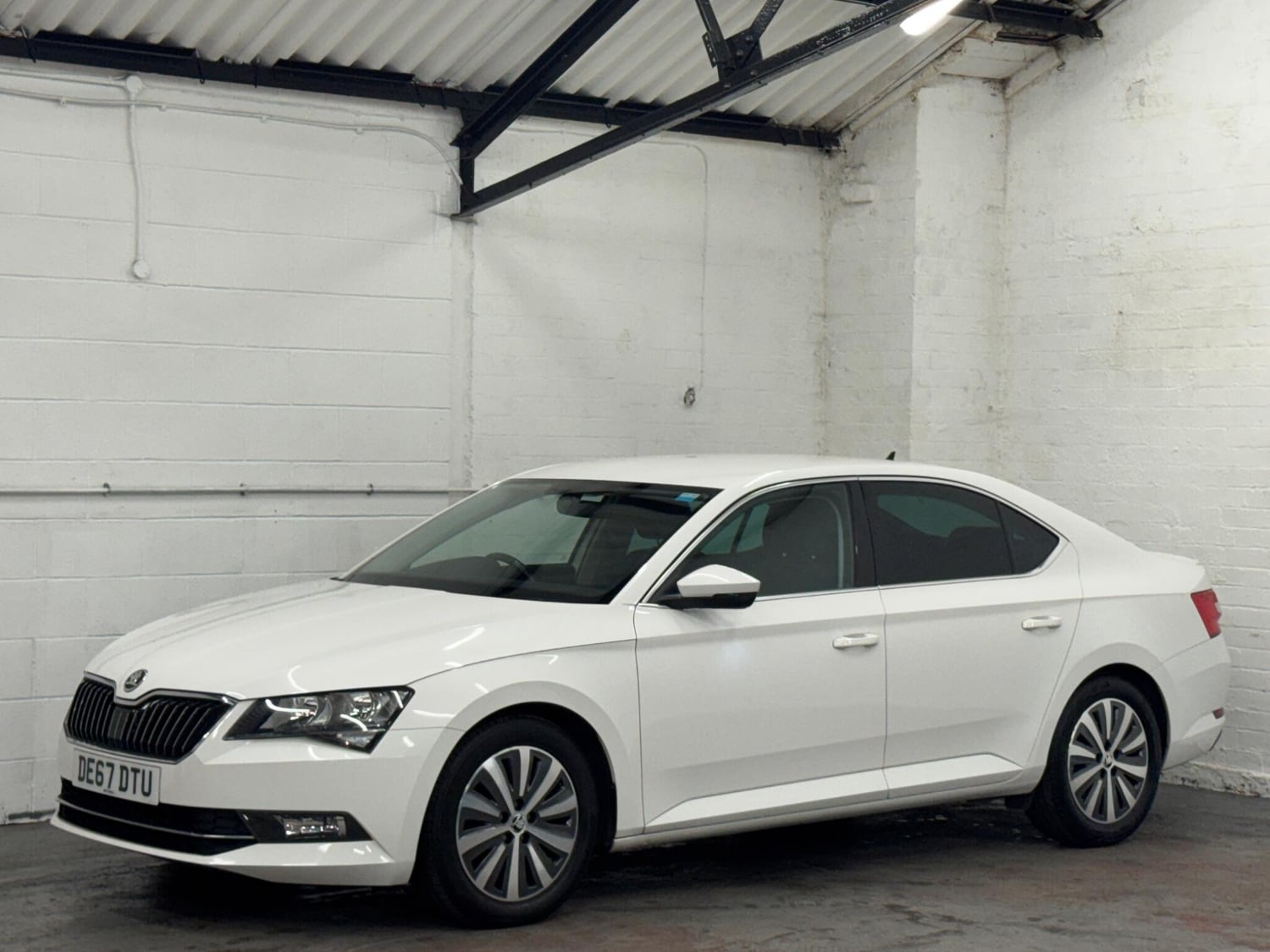 Skoda Superb 2017 - Cars