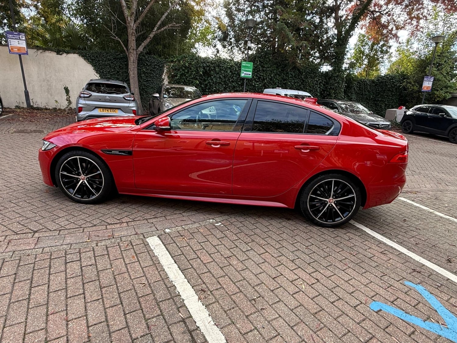 Jaguar XE 2019 - Cars in Staines