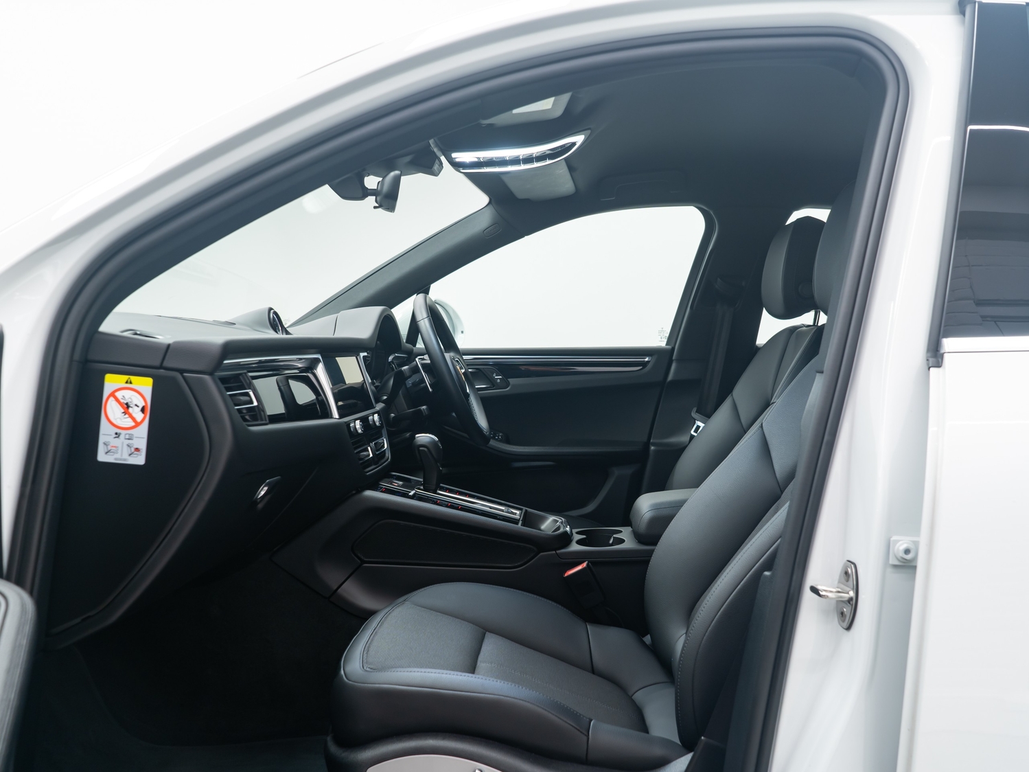 Porsche Macan 2024 - Cars