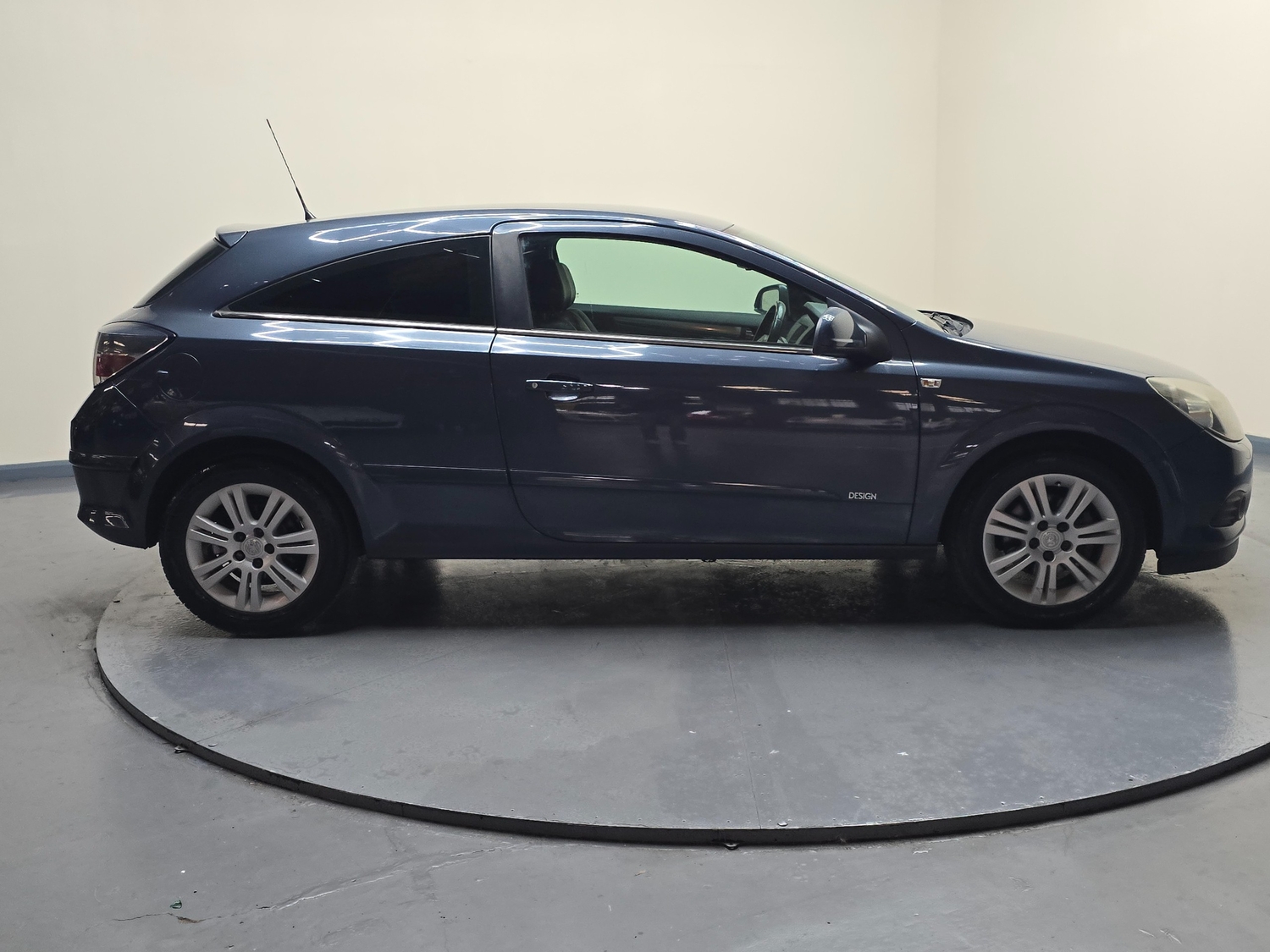 [ berth ]Vauxhall Astra