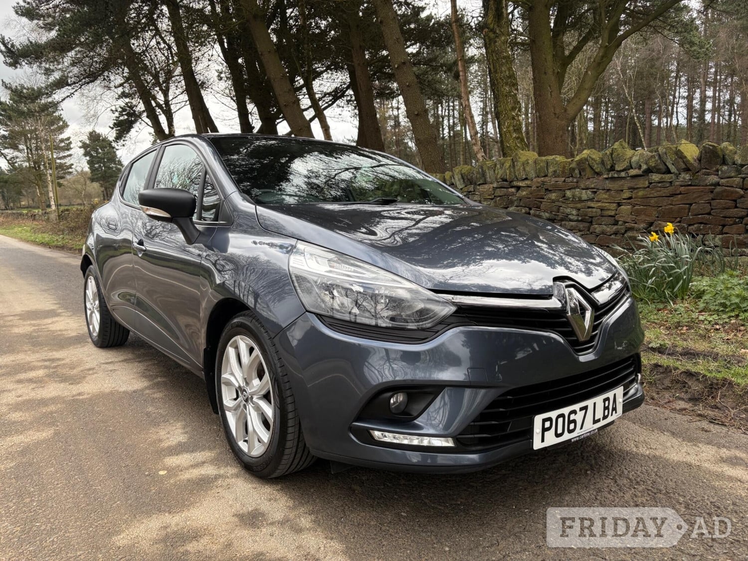 Renault Clio 2017 in Huddersfield