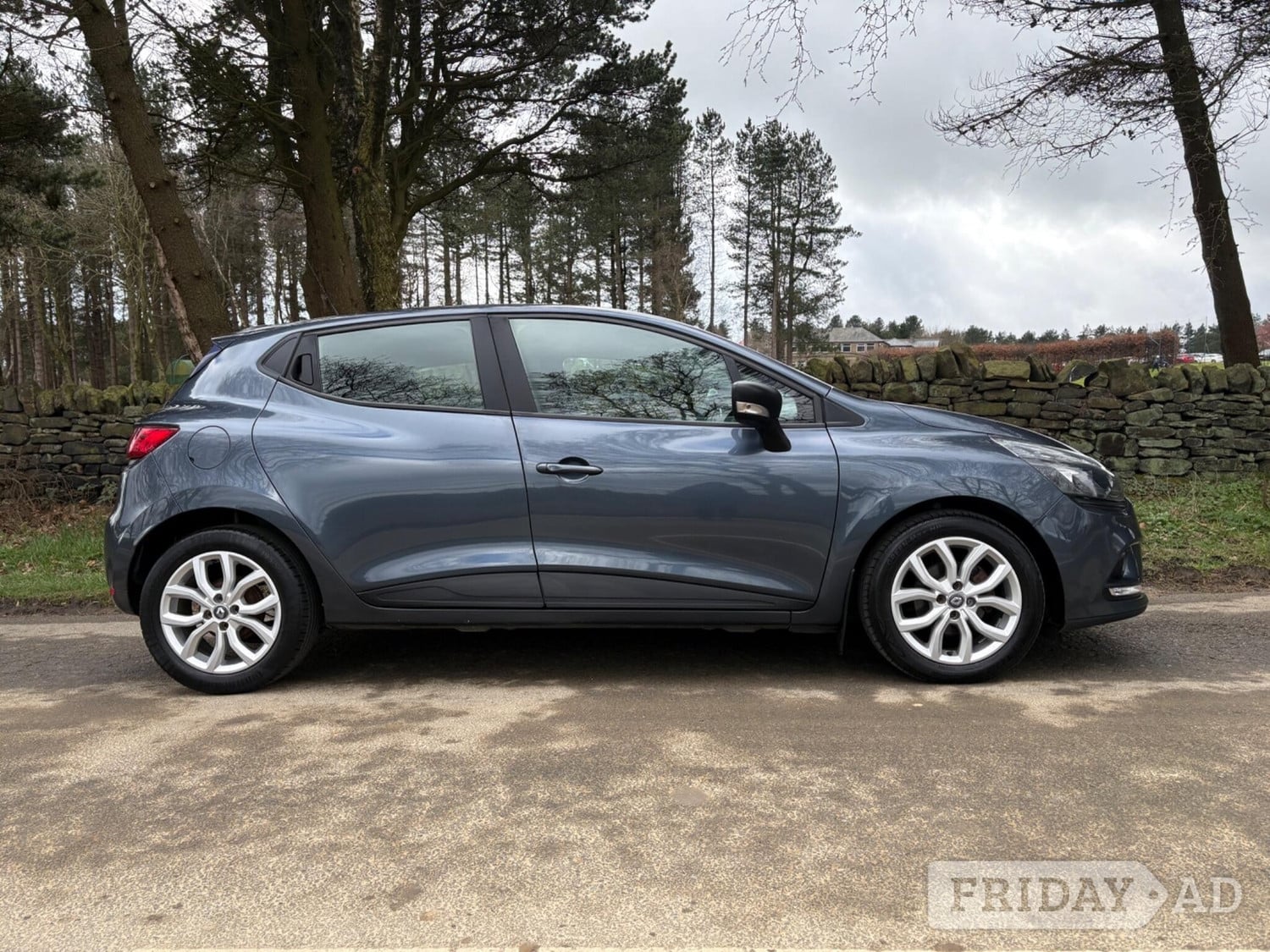 Renault Clio 2017 - Cars in Huddersfield