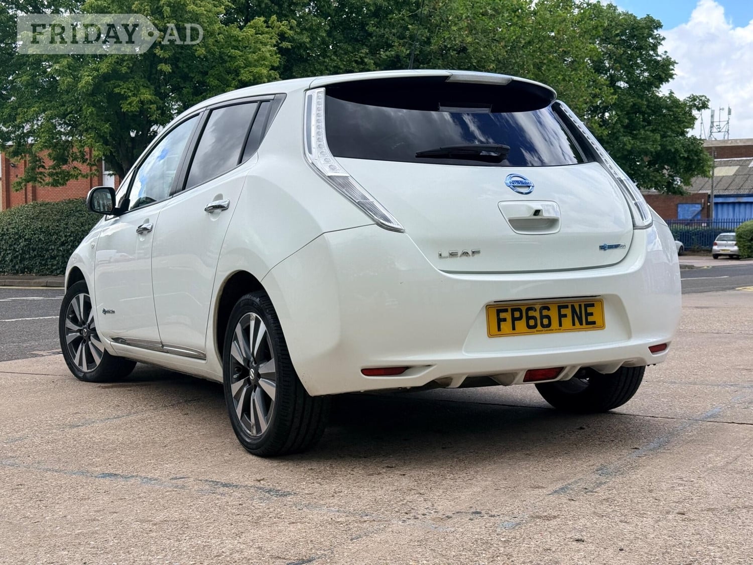 [ berth ]Nissan LEAF