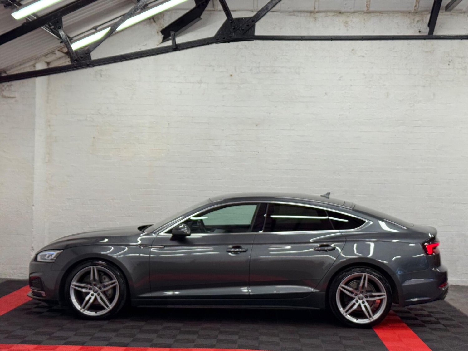 [ berth ]Audi A5