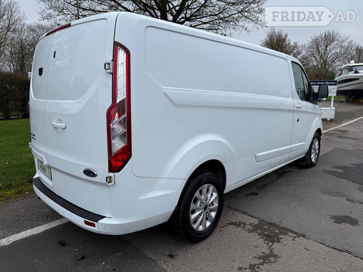 [ berth ]Ford Transit Custom