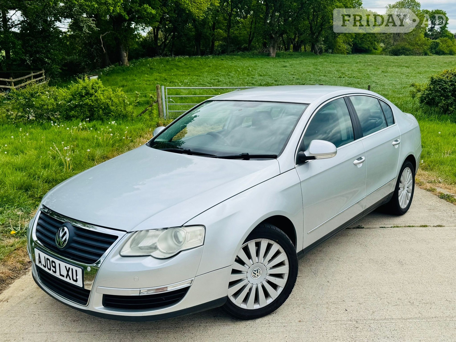 Volkswagen Passat 2009 in Horley