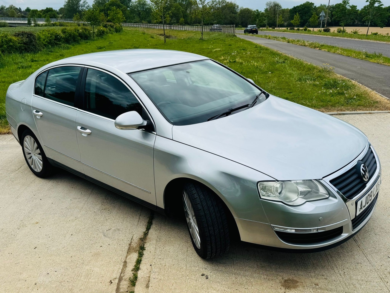 Volkswagen Passat 2009 - Cars in Horley