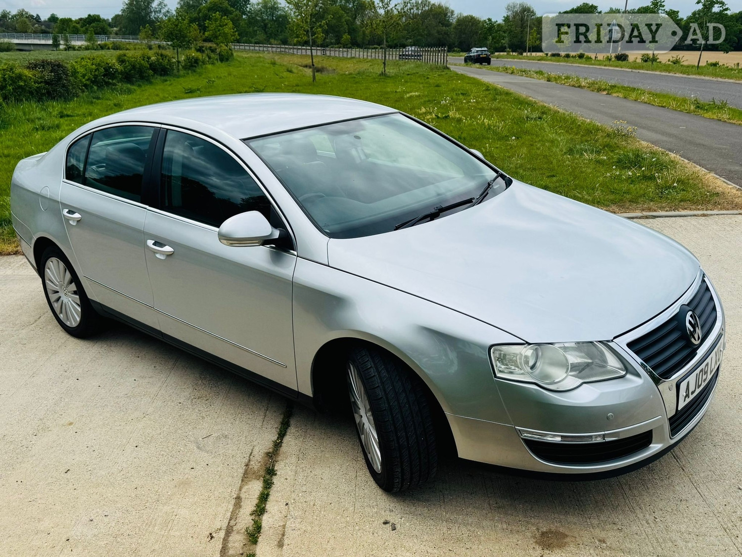 Volkswagen Passat 2009 - Cars in Horley