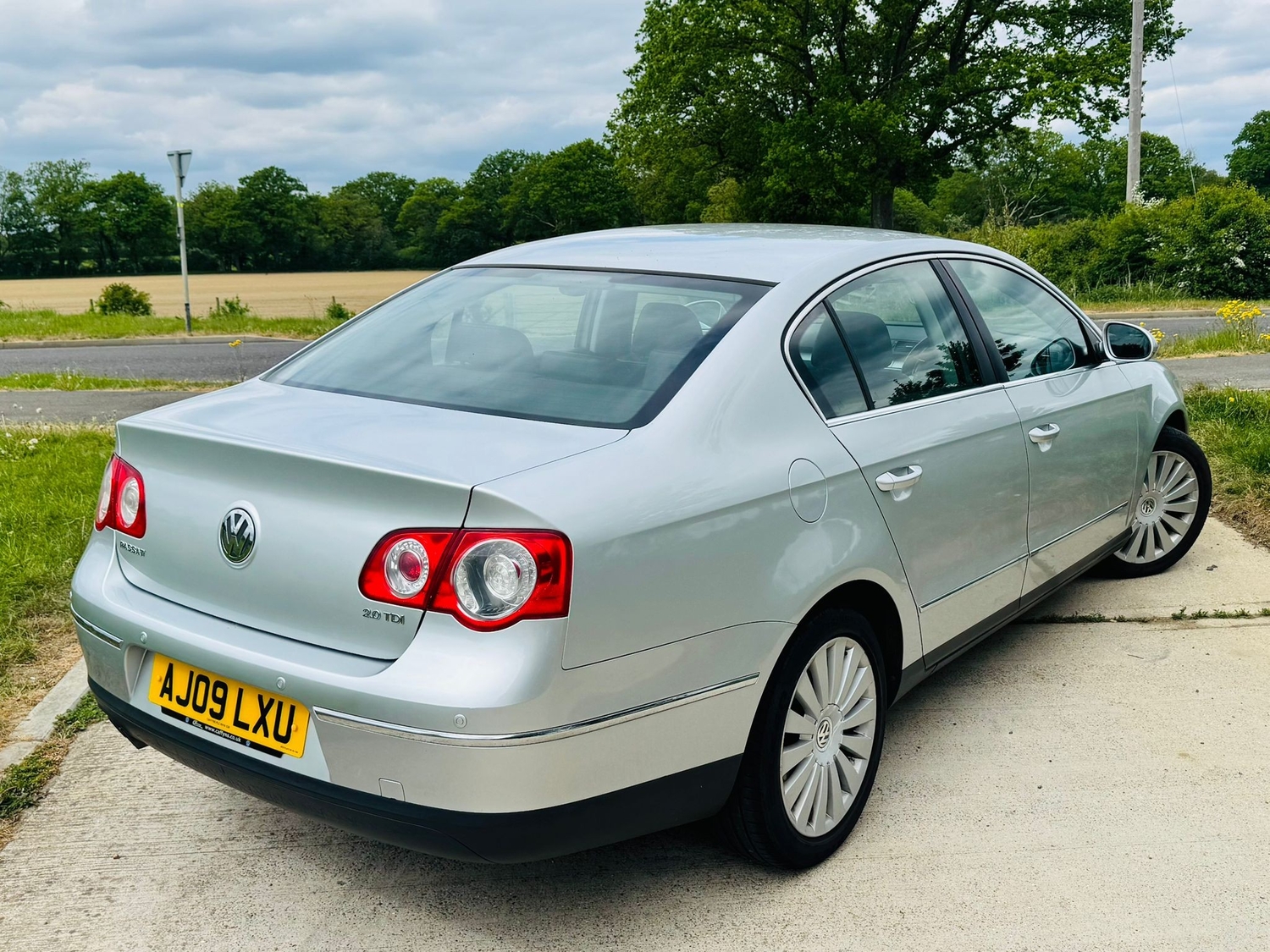 Volkswagen Passat 2009 - Cars