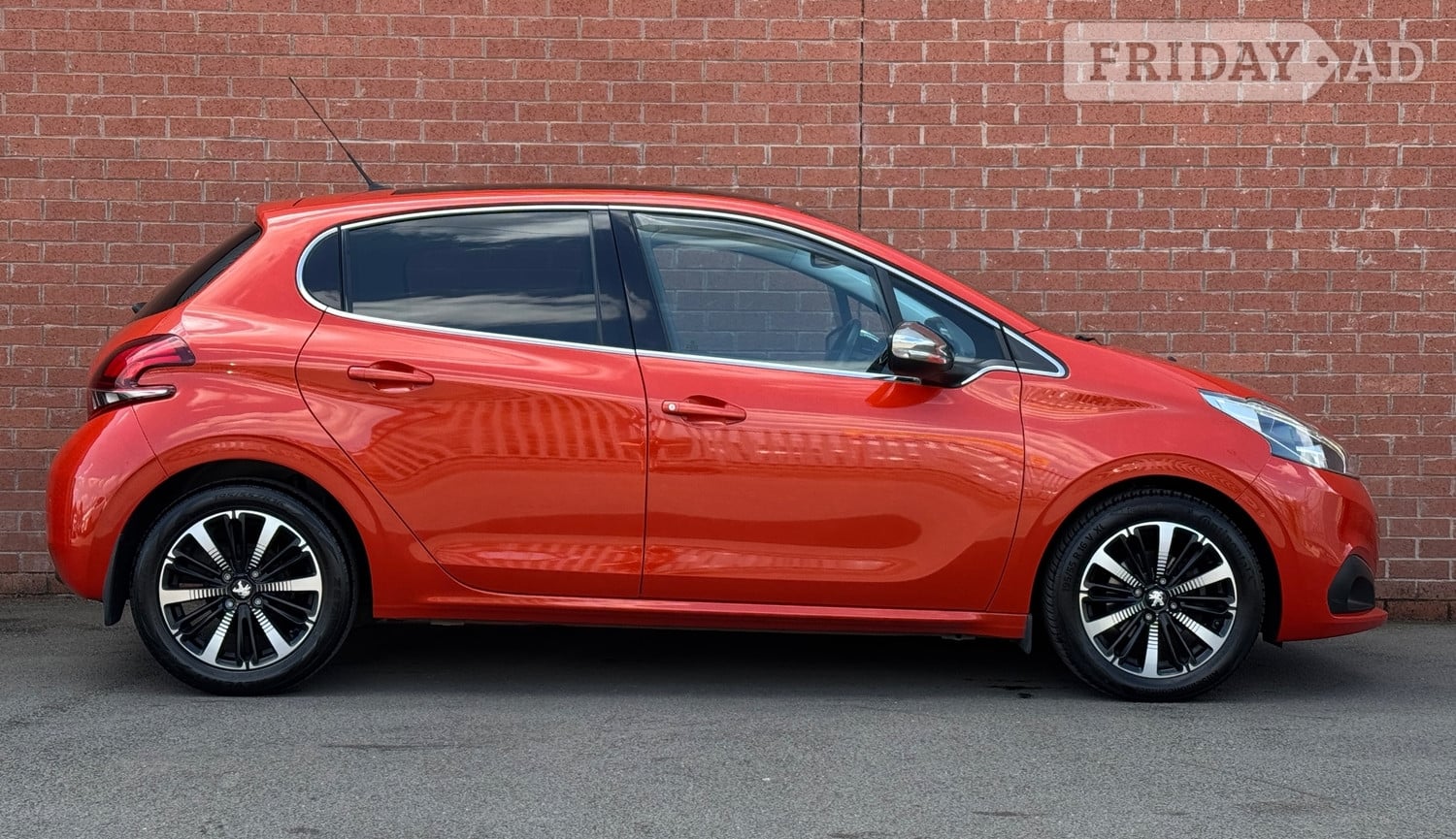 [ berth ]Peugeot 208