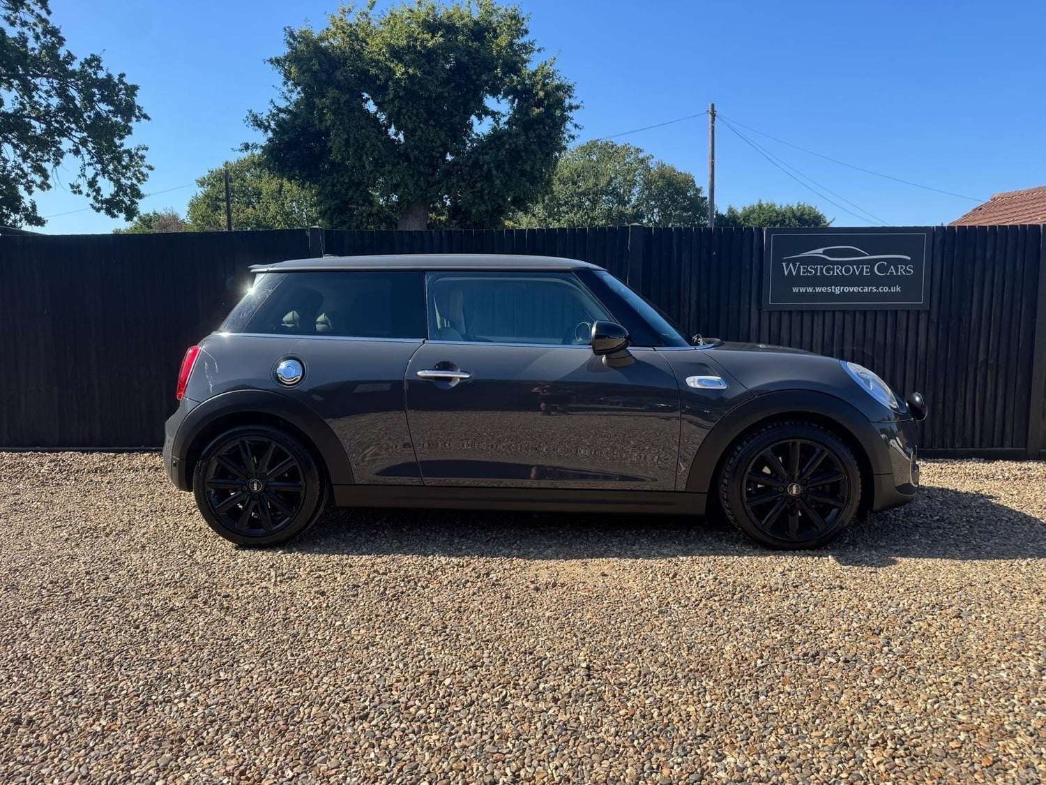 Mini Hatch 2016 in Addlestone