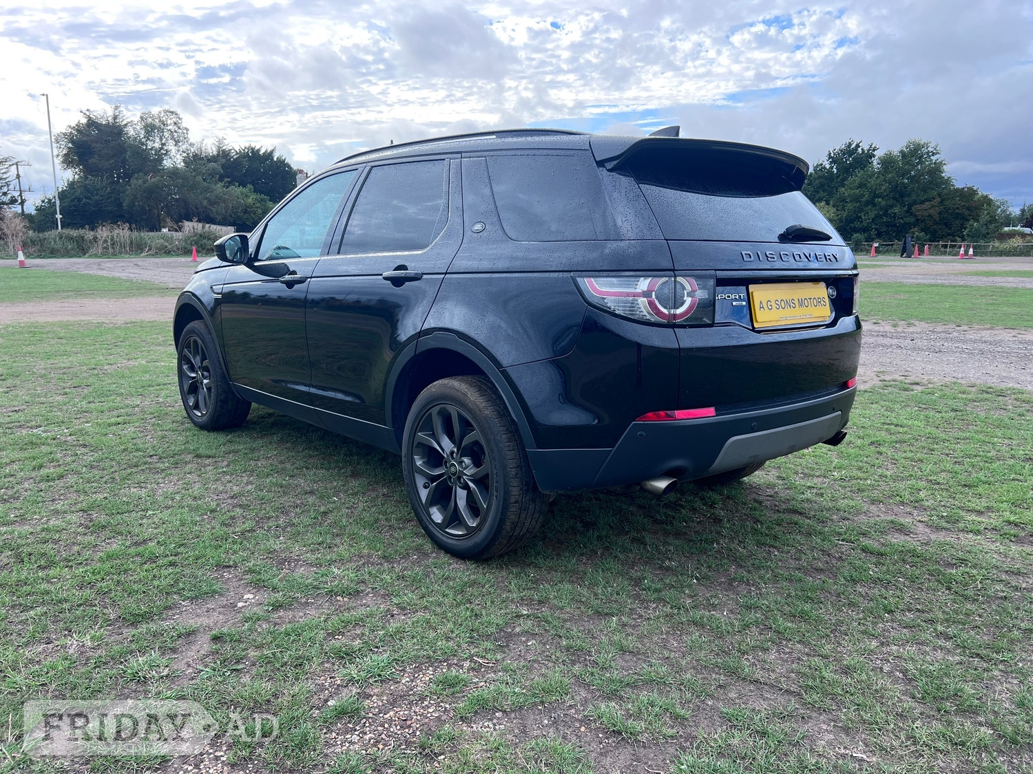 [ berth ]Land Rover Discovery Sport