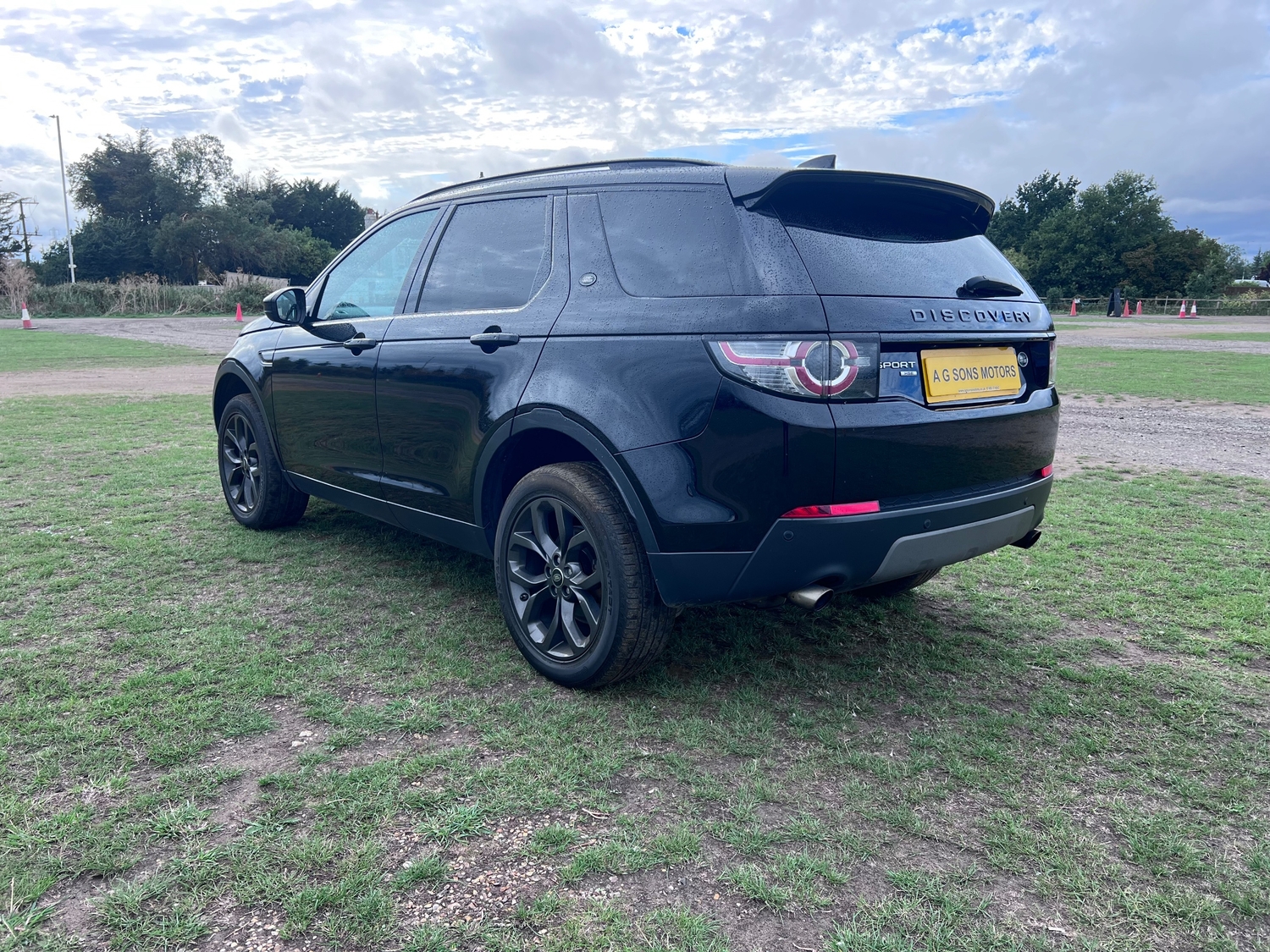 [ berth ]Land Rover Discovery Sport