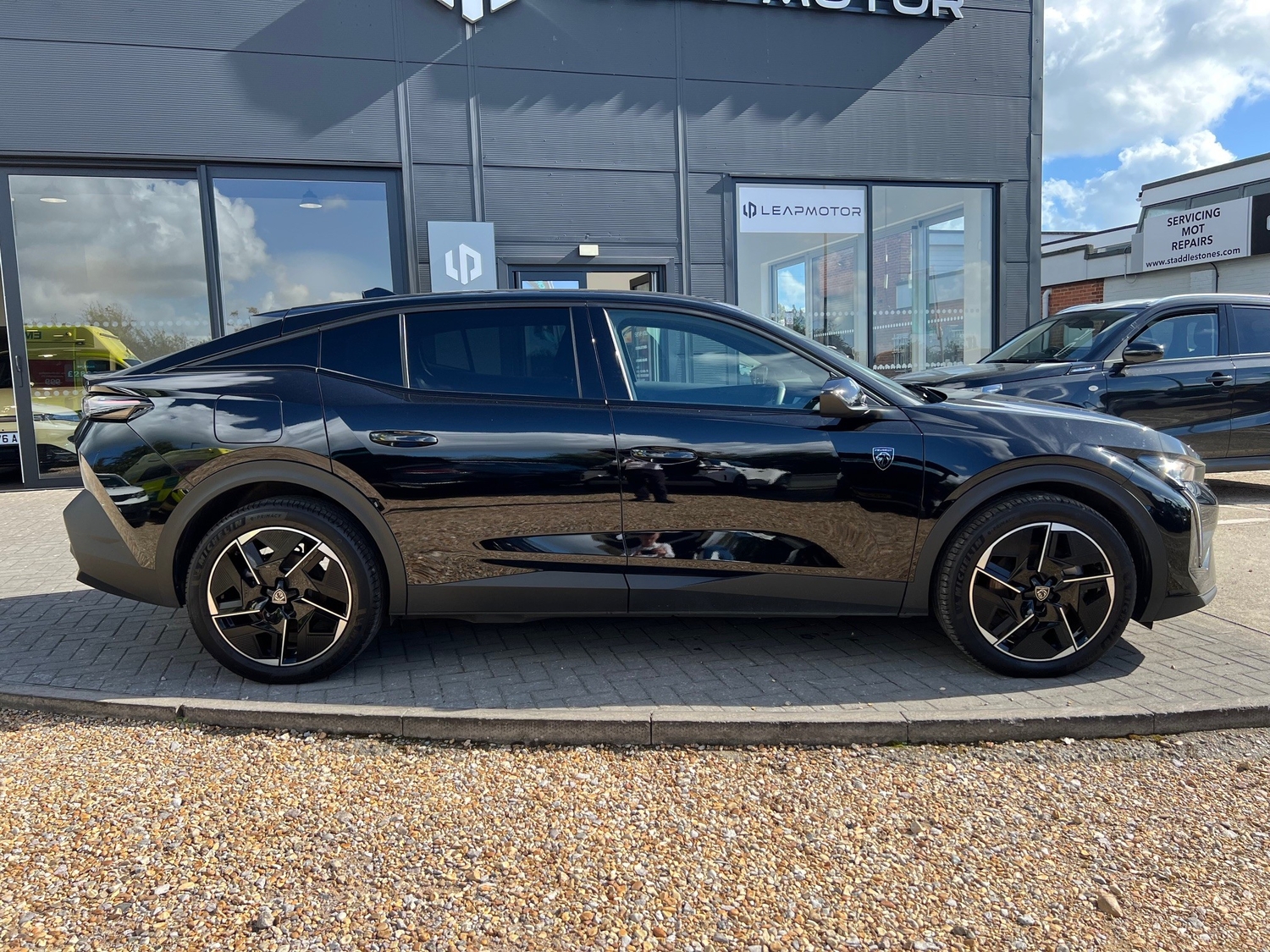 [ berth ]Peugeot 408