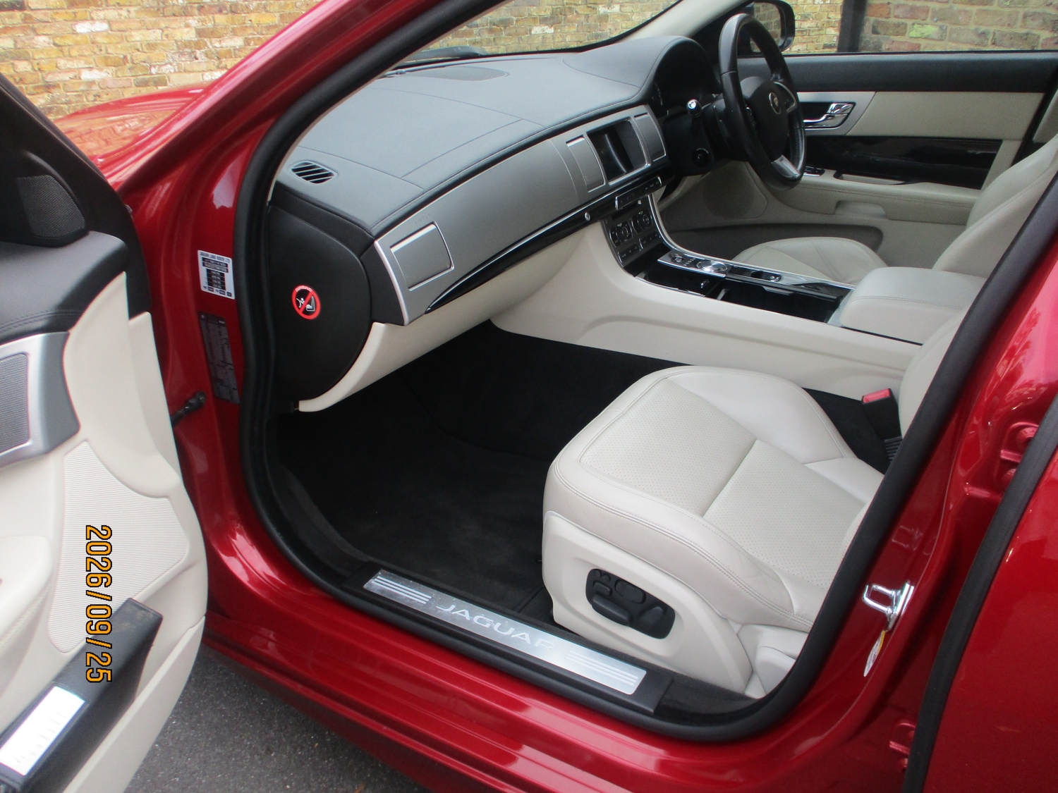 Jaguar XF 2014 - Cars in Uxbridge