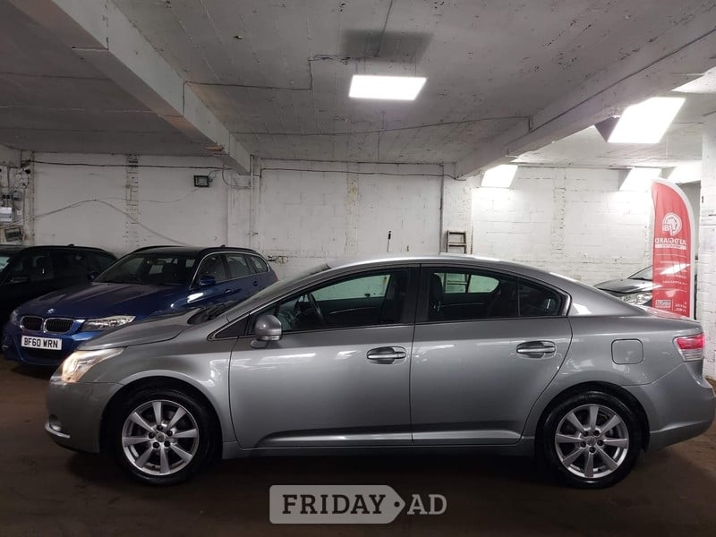 Toyota Avensis 2010 - Cars