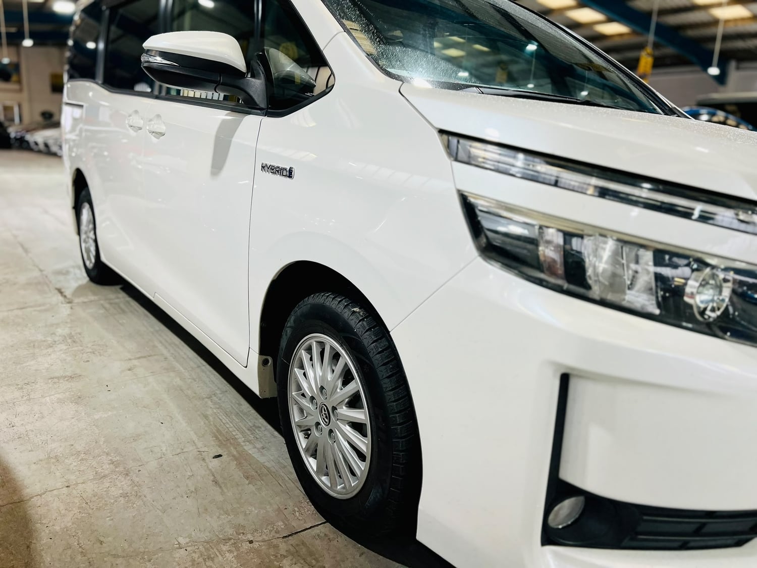 Toyota Voxy 2015 - Cars in Birmingham