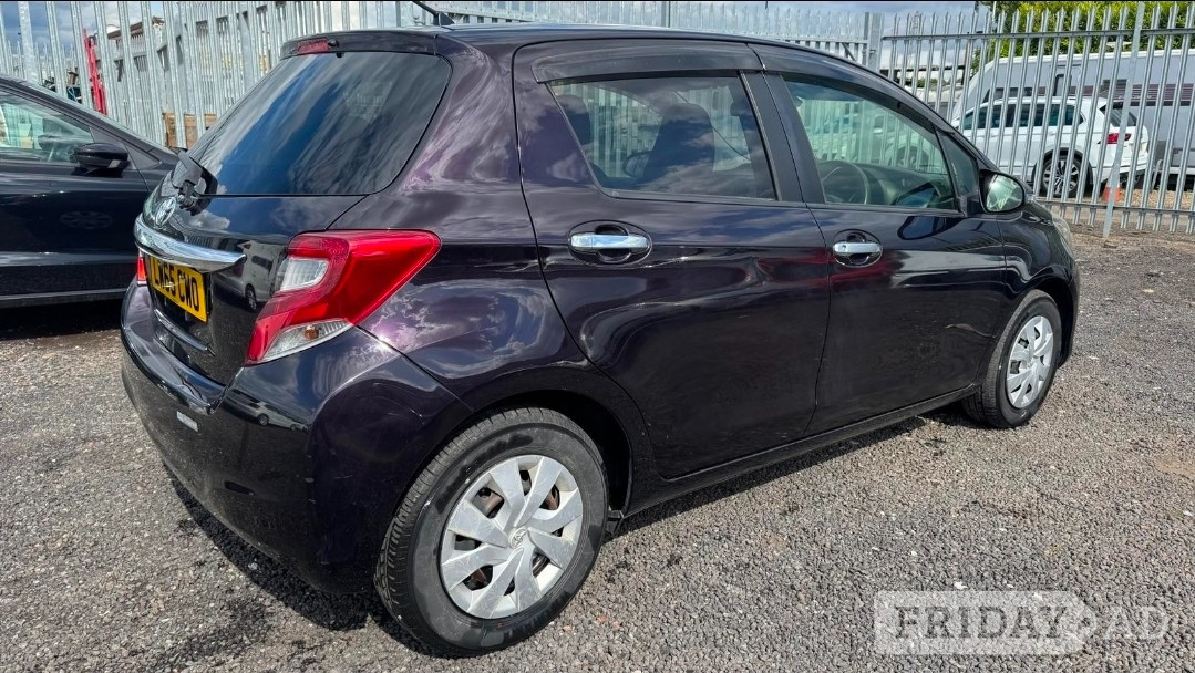 Toyota Yaris 2015 - Cars in Rainham