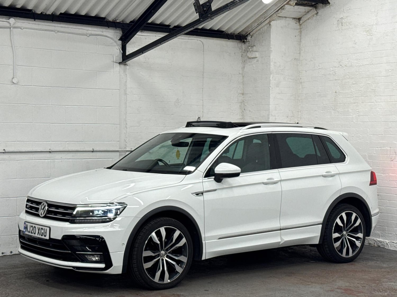 Volkswagen Tiguan 2020 - Cars