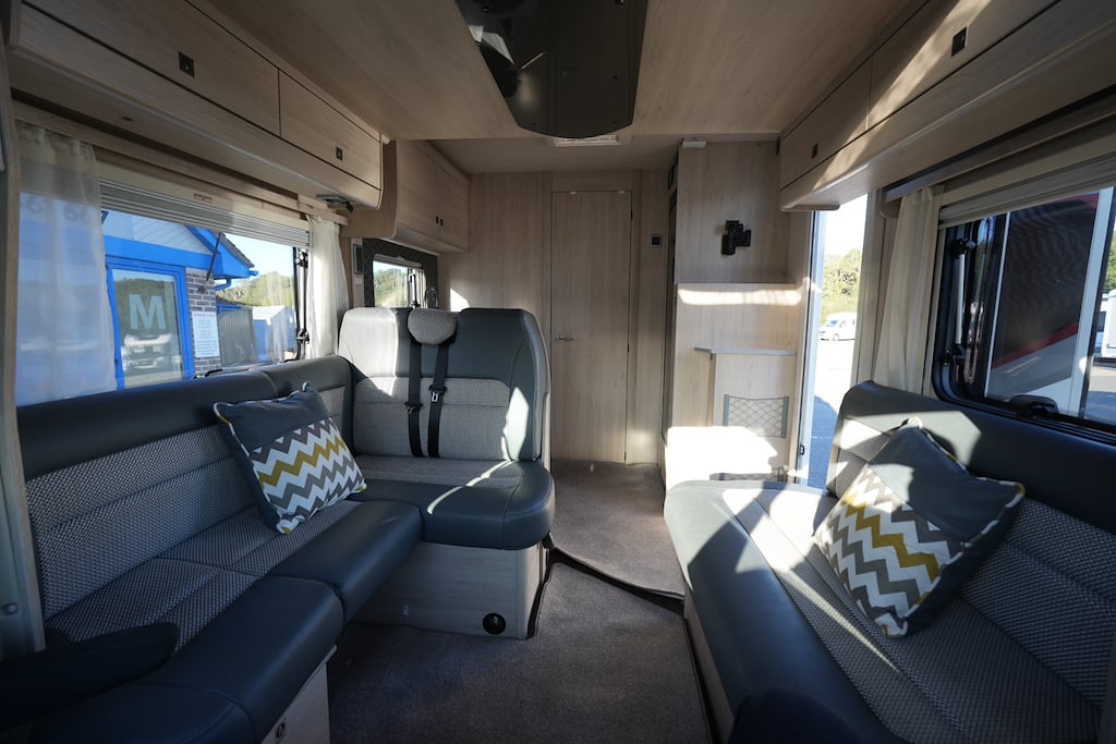 Auto-Trail F-Line F60 FORD AUTO 4 BERTH 4 TRAVEL SEAT MOTORHOME Haywards Heath