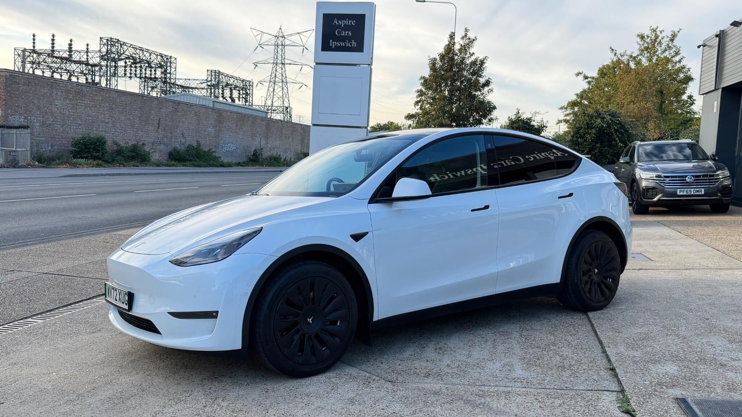[ berth ]Tesla Model Y