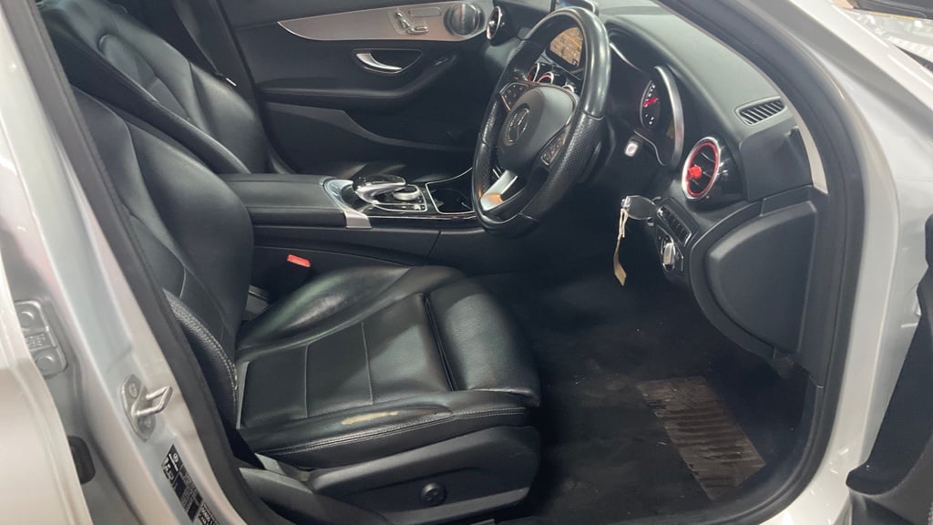 [ berth ]Mercedes-Benz C Class