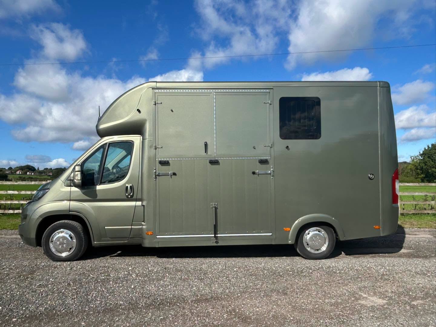 [ berth ]Equi Taxi 