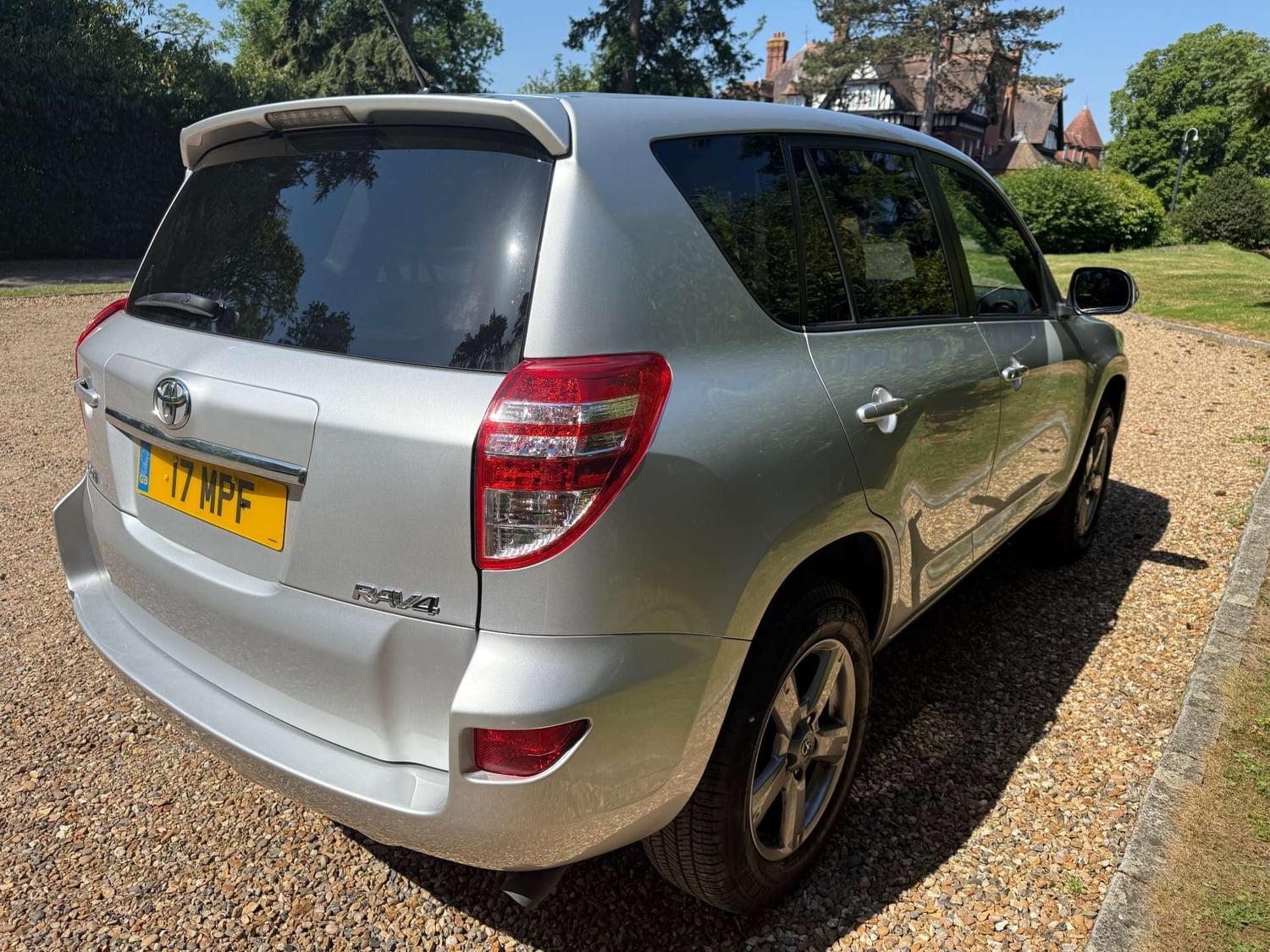 Toyota RAV4 2012 - Cars in Leatherhead