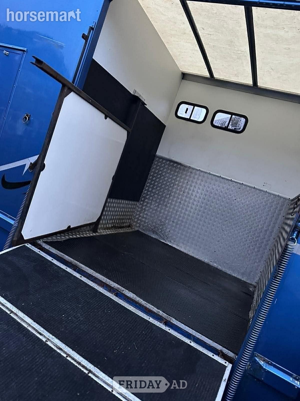[ berth ]TRT Horseboxes 