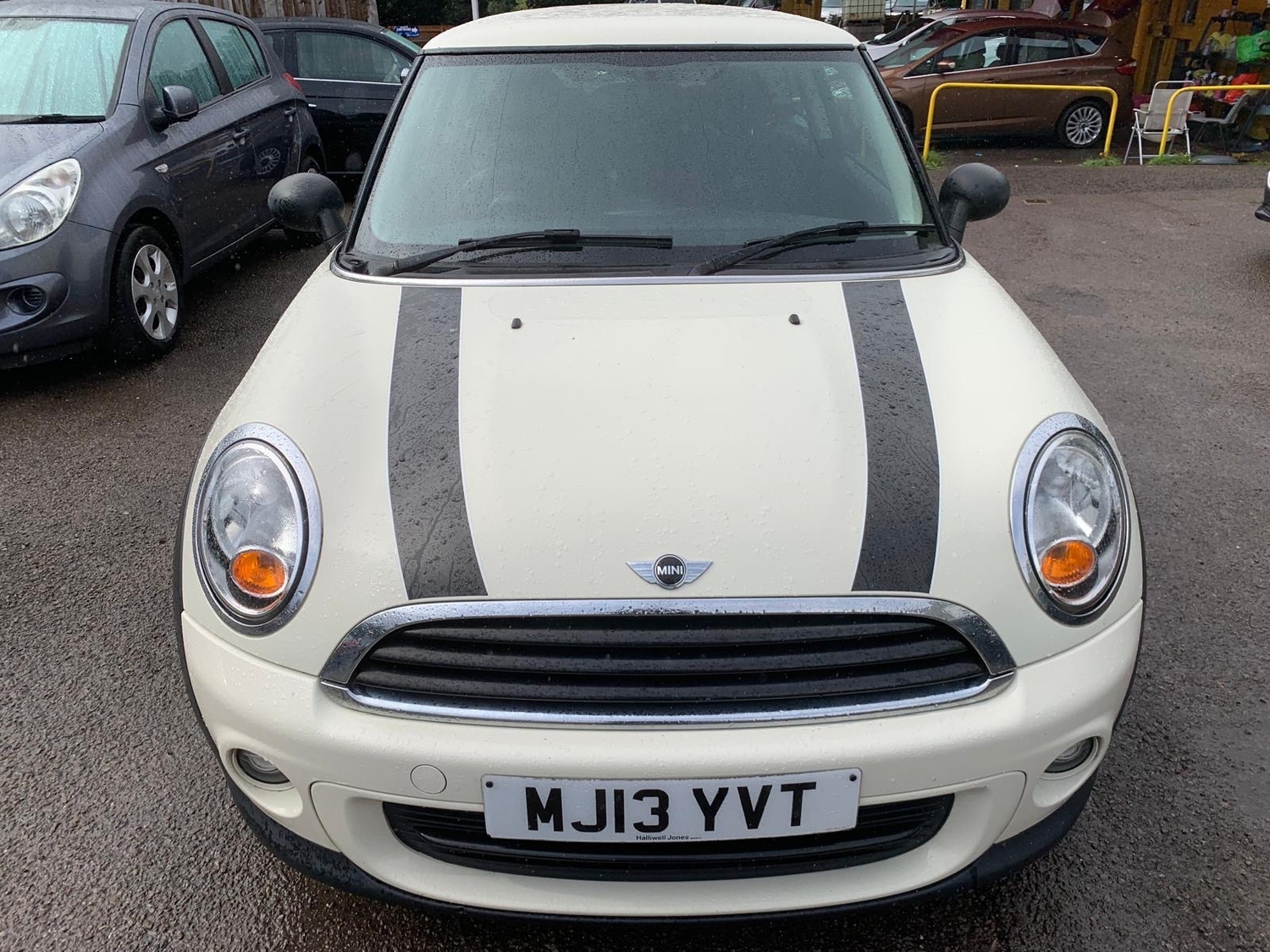 Mini Hatch Hengoed