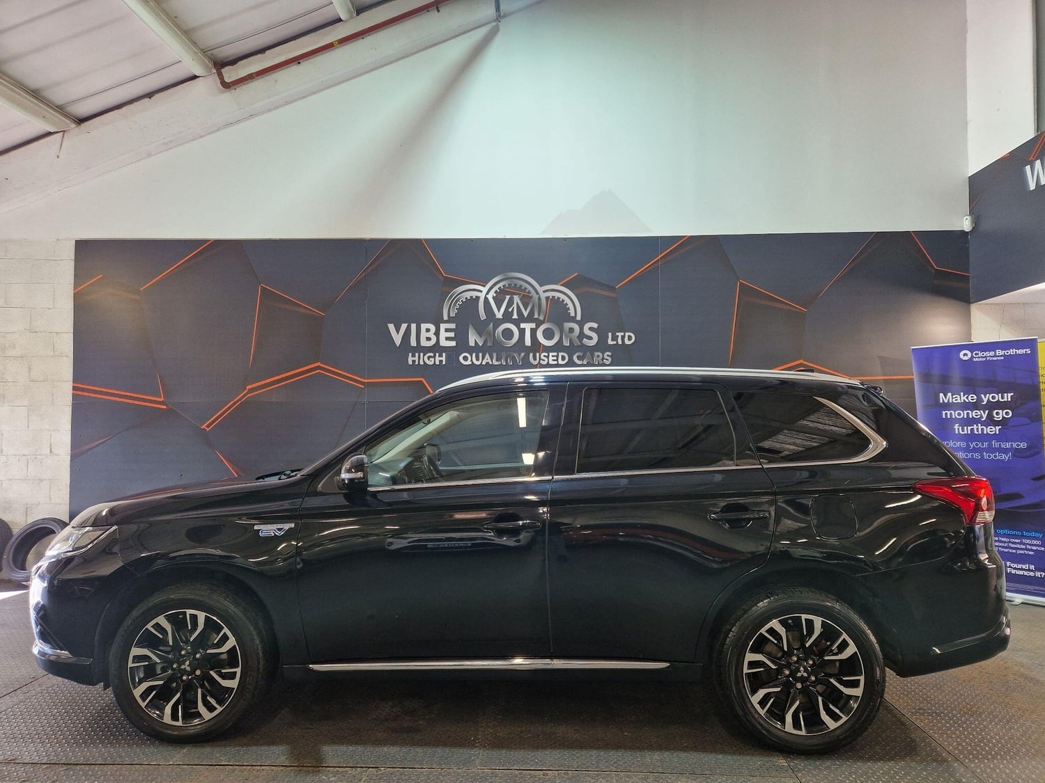 Mitsubishi Outlander 2015 - Cars in Harrow