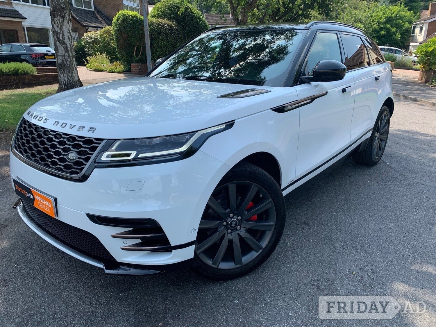 [ berth ]Land Rover Range Rover Velar