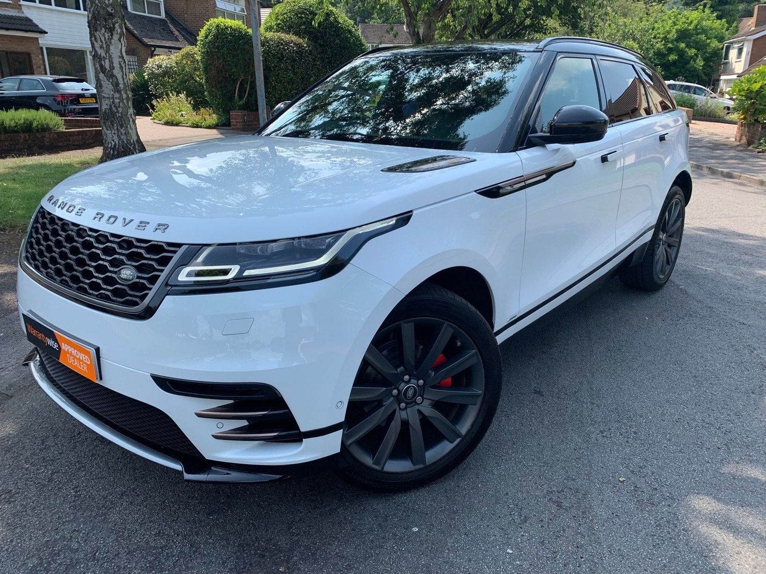 [ berth ]Land Rover Range Rover Velar