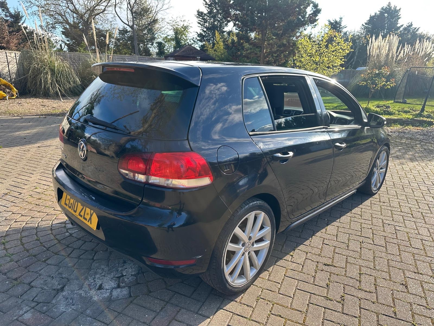 Volkswagen Golf 2010 - Cars in Ashford