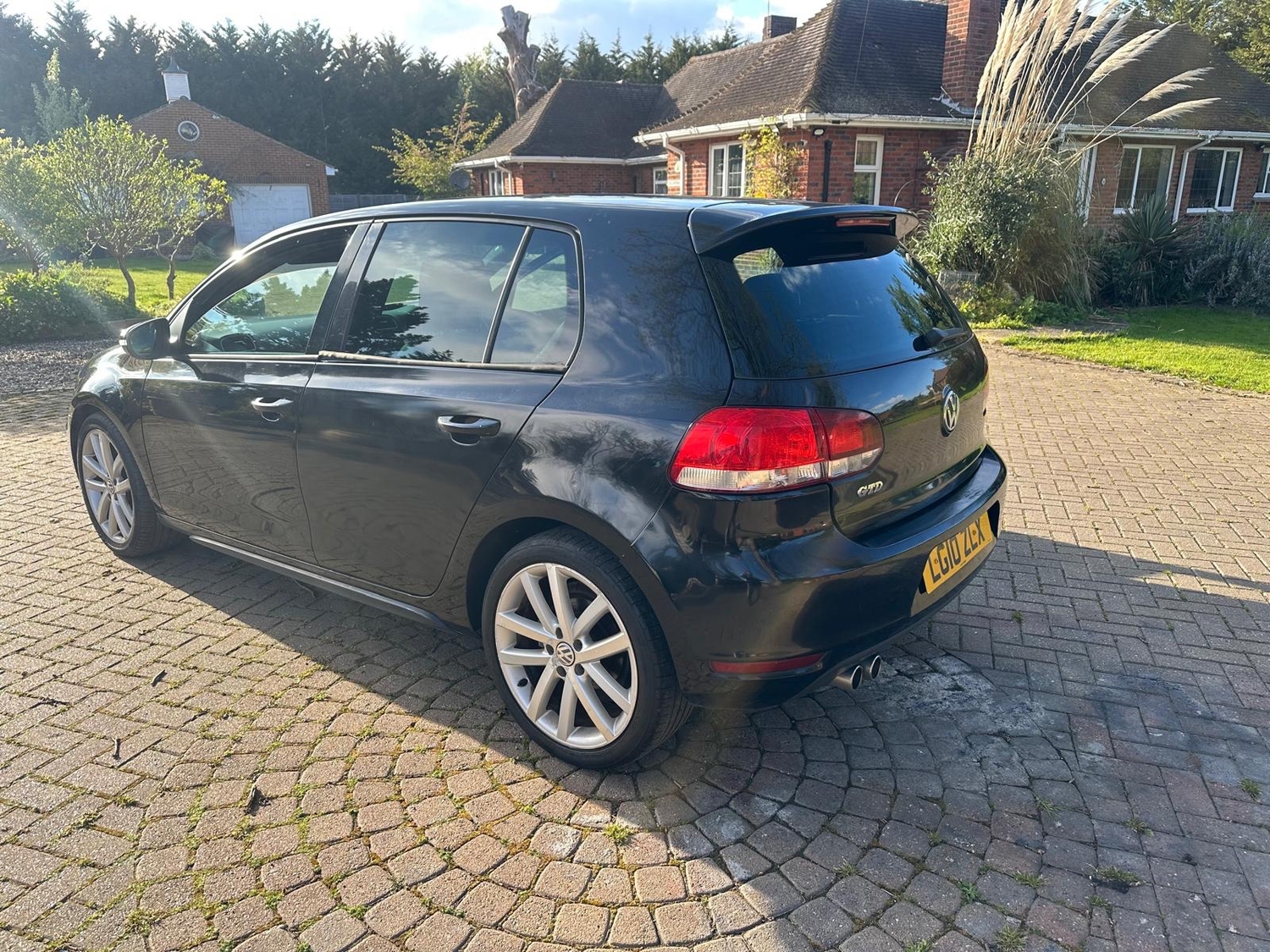 Volkswagen Golf 2010 - Cars