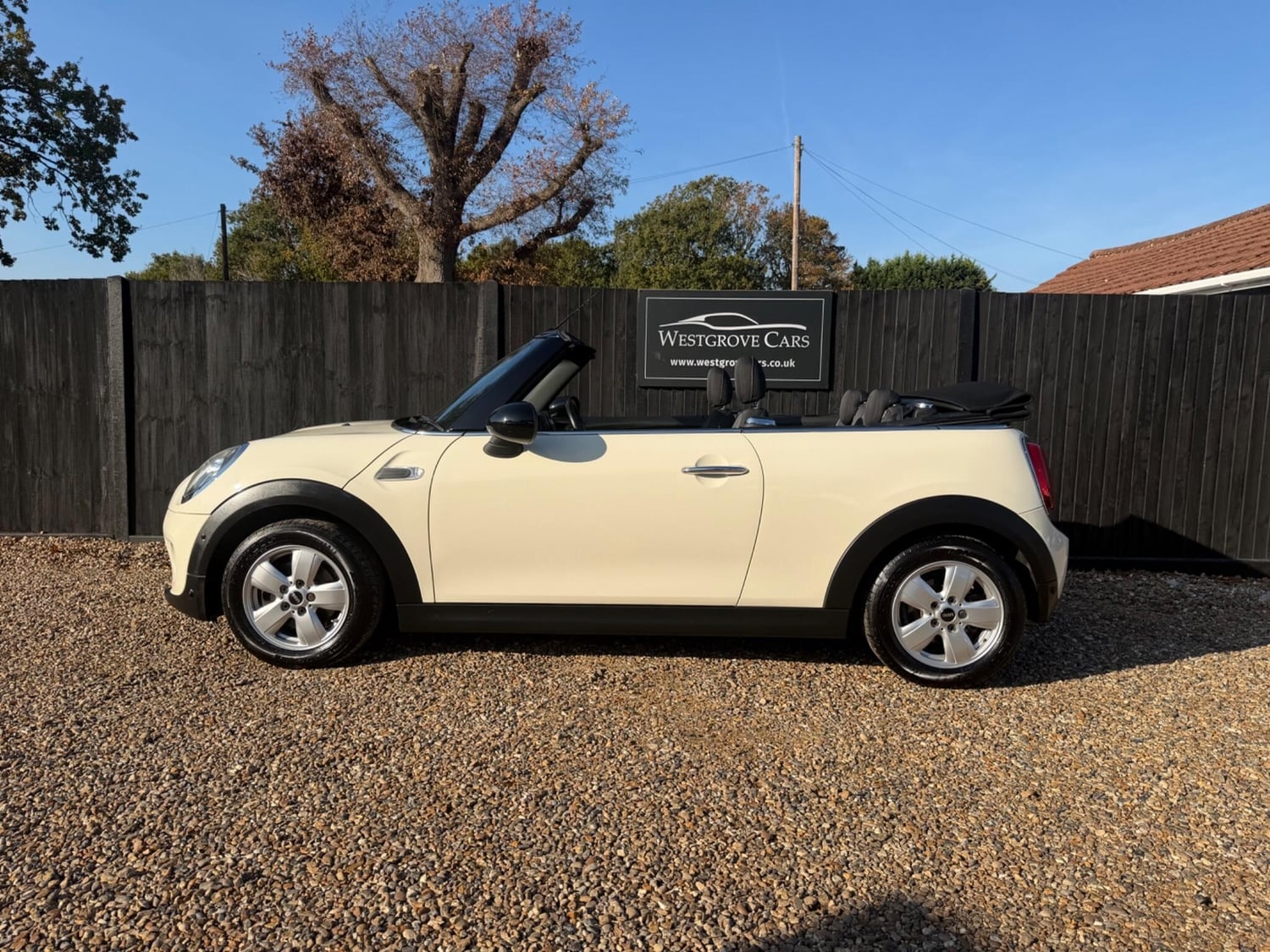 Mini Convertible 2019 - Cars
