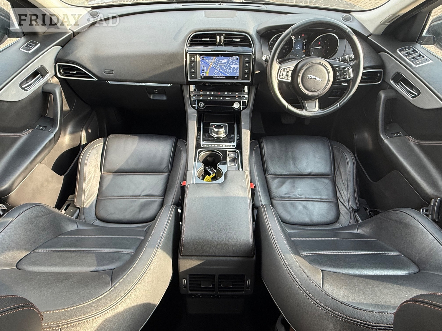 [ berth ]Jaguar F-Pace