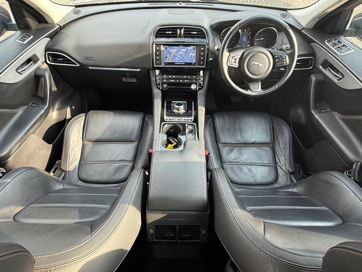 [ berth ]Jaguar F-Pace